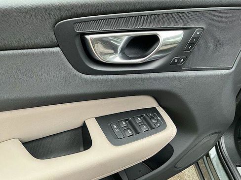 New 2026 Volvo XC60 B5 Plus w/ Climate Package AWD/4WD image 16