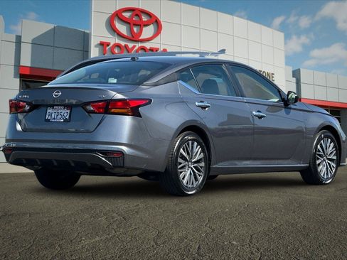 Used 2024 Nissan Altima 2.5 SV FWD image 3
