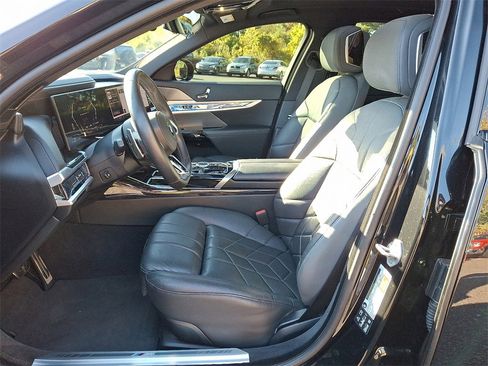 Used 2025 BMW 740i xDrive image 15
