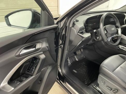 Used 2025 Audi Q5 Premium w/ Convenience Package AWD/4WD image 13