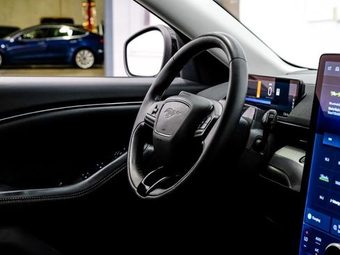 Used 2023 Ford Mustang Mach-E Select image 21