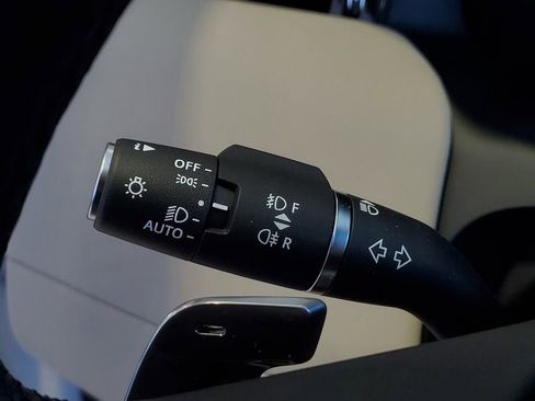 Used 2025 Land Rover Discovery Sport S image 17