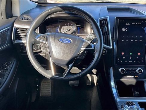 Used 2024 Ford Edge Titanium image 12