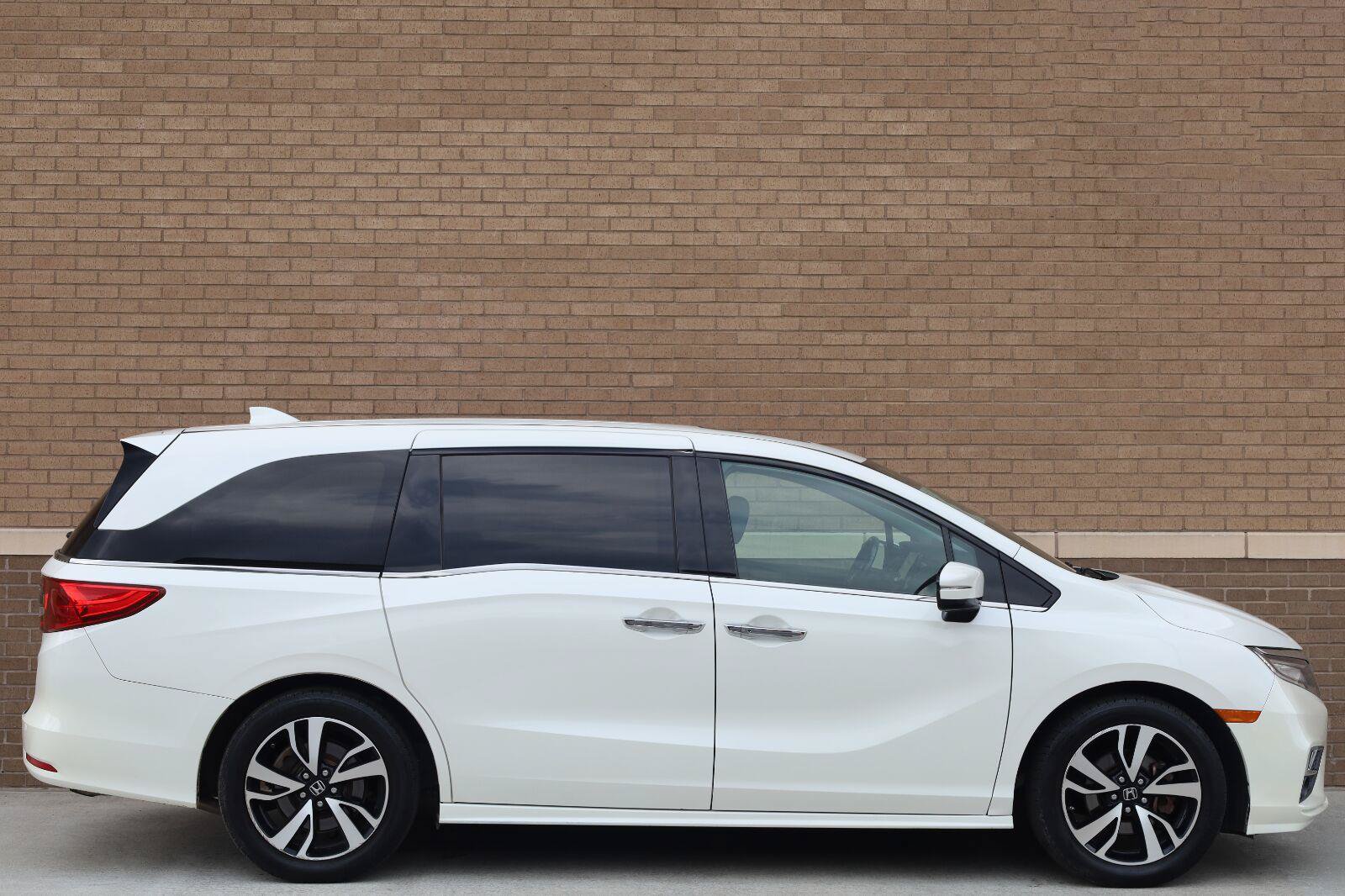 Used 2019 Honda Odyssey Elite image 3