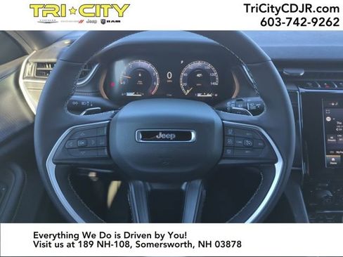 New 2025 Jeep Grand Cherokee Altitude image 14