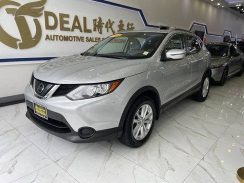 Used 2018 Nissan Rogue Sport SV AWD/4WD image 4