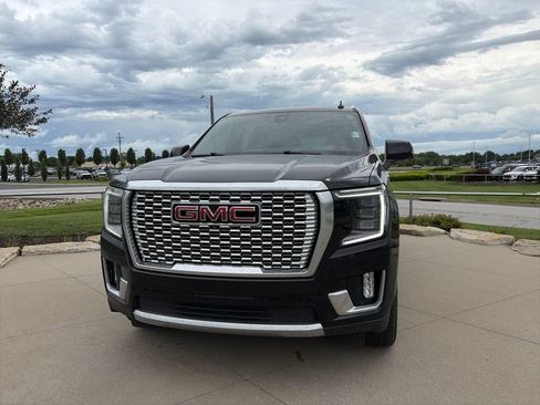 Used 2022 GMC Yukon Denali AWD/4WD image 2