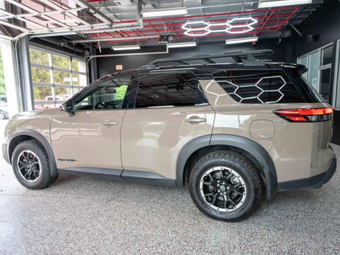 Used 2024 Nissan Pathfinder Rock Creek AWD/4WD image 2
