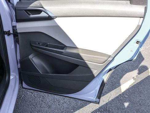 Used 2024 Volkswagen Taos SE image 31