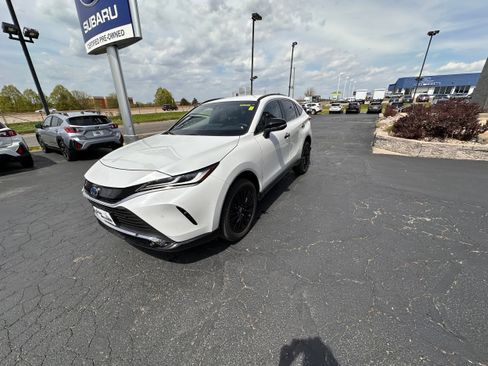 Used 2023 Toyota Venza Nightshade AWD/4WD image 7