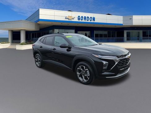 Used 2025 Chevrolet Trax LT w/ Driver Confidence Package FWD image 8