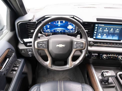 Used 2023 Chevrolet Silverado 1500 High Country w/ Technology Package image 2