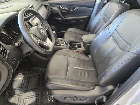 Used 2019 Nissan Rogue SL w/ Premium Package image 22