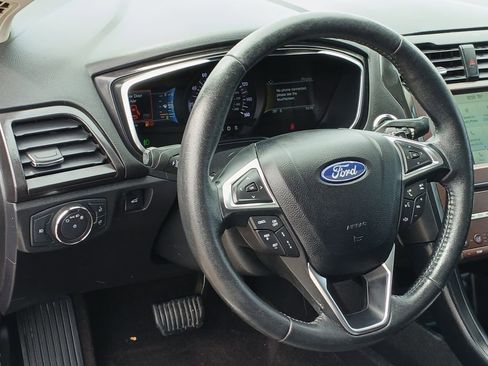 Used 2020 Ford Fusion Titanium AWD/4WD image 18