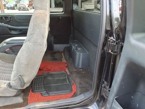 Used 2002 Chevrolet S10 Pickup LS w/ LS Preferred Equipment Group AWD/4WD image 7