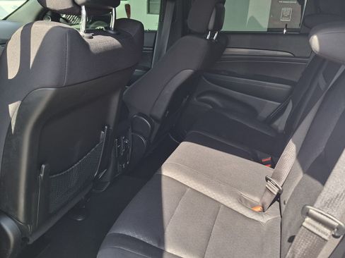 Used 2019 Jeep Grand Cherokee Laredo RWD image 20
