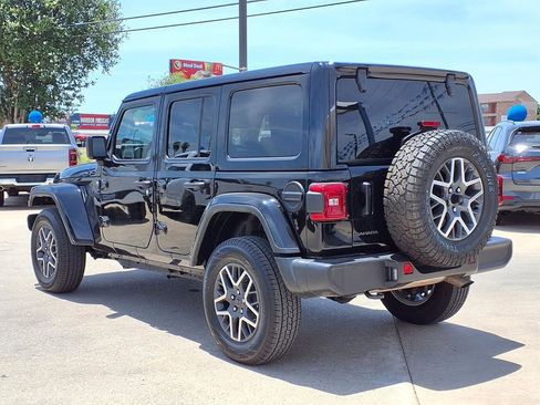 Used 2025 Jeep Wrangler Unlimited Sahara AWD/4WD image 6