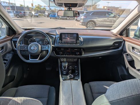 Used 2022 Nissan Rogue SV image 29