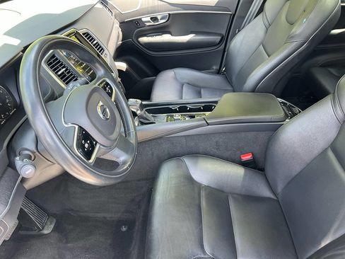 Used 2020 Volvo XC90 T5 Momentum w/ Protection Package Premier image 23