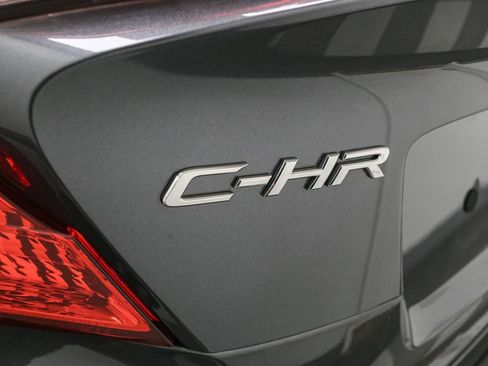 Used 2022 Toyota C-HR XLE image 10