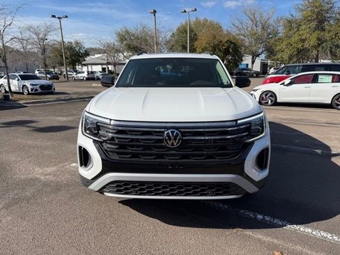 New 2026 Volkswagen Atlas Peak Edition AWD/4WD image 2