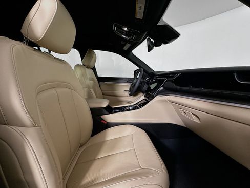 Used 2022 Jeep Grand Cherokee Limited 4xe w/ Luxury Tech Group II image 33