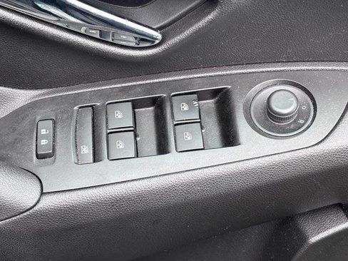 Used 2018 Chevrolet Trax LT w/ LT Convenience Package FWD image 8