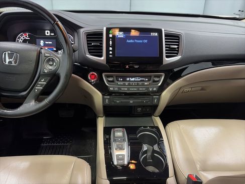 Used 2016 Honda Pilot Touring image 18
