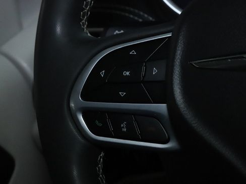 Used 2024 Chrysler Pacifica Limited FWD image 22