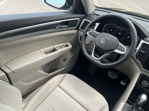 Certified 2023 Volkswagen Atlas SEL R-Line AWD/4WD image 9