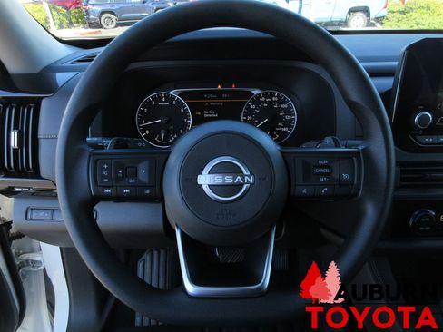 Used 2025 Nissan Pathfinder S image 10
