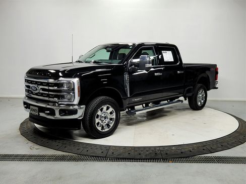 Used 2024 Ford F250 Lariat w/ Chrome Package image 3