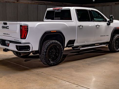Used 2024 GMC Sierra 3500 Denali w/ Denali Reserve Package image 10