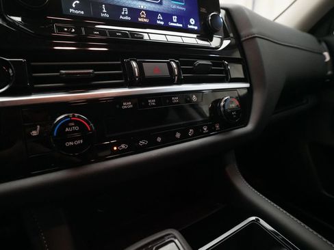 Certified 2025 Nissan Pathfinder SL w/ Black Appearance Package AWD/4WD image 22