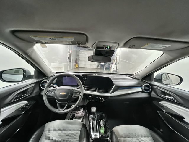 Used 2025 Chevrolet Trax LT FWD image 20