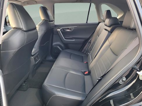 Used 2021 Toyota RAV4 Limited image 16