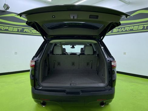 Used 2021 Chevrolet Traverse LT w/ LT Premium Package image 9