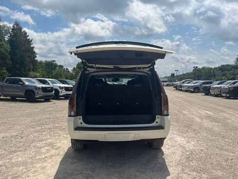 Used 2015 Cadillac Escalade Luxury AWD/4WD image 14
