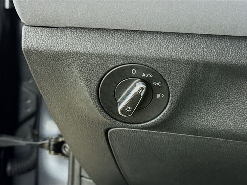 Used 2025 Volkswagen Jetta SE image 13