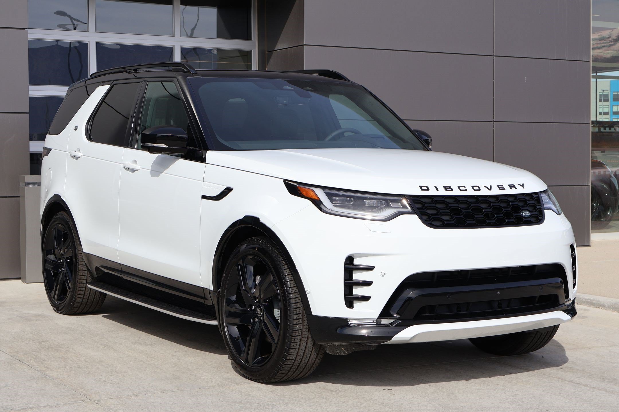 New 2026 Land Rover Discovery Dynamic SE AWD/4WD image 3