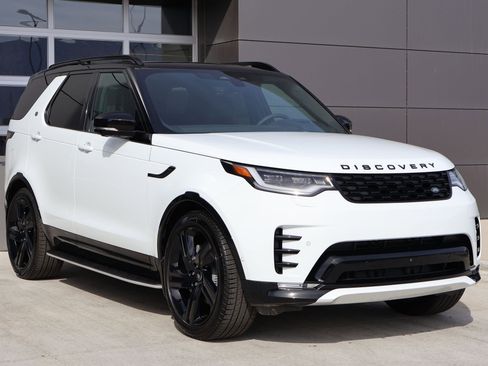 New 2026 Land Rover Discovery Dynamic SE image 3