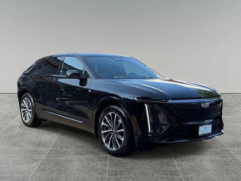 Used 2024 Cadillac Lyriq Sport w/ LPO, Floor Liner Package AWD/4WD image 9