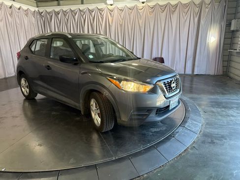 Used 2019 Nissan Kicks S FWD image 2