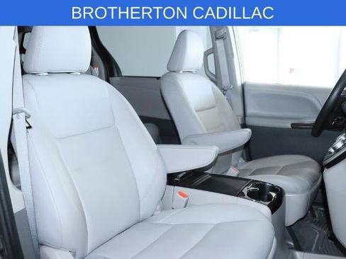 Used 2020 Toyota Sienna XLE w/ XLE Navigation Package FWD image 25