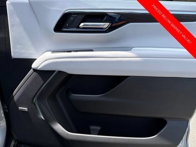 Used 2025 Chevrolet Tahoe Premier AWD/4WD image 30