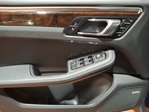 Used 2022 Porsche Macan S image 8