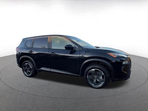 Used 2025 Nissan Rogue SV image 2