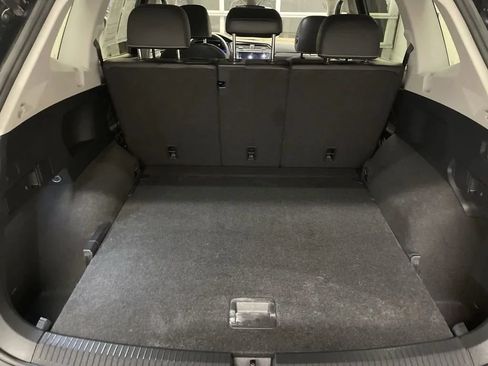 Used 2023 Volkswagen Tiguan SE AWD/4WD image 14