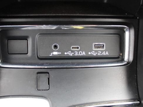 Used 2022 Subaru Ascent Limited w/ Technology Package image 28