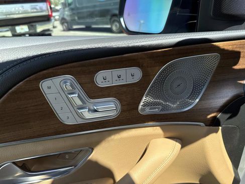 Used 2025 Mercedes-Benz GLS 450 4MATIC image 18